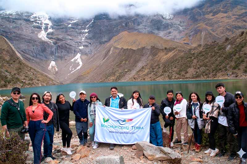 Tour de 1 día a la laguna Humantay en Cusco