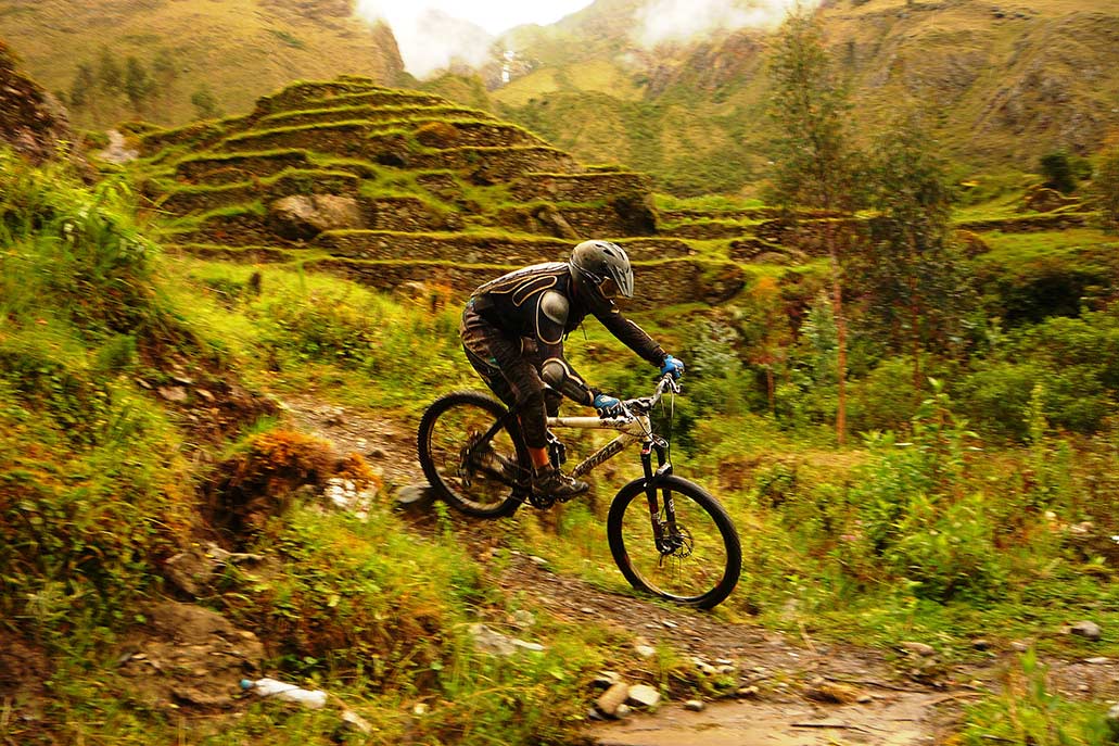 Cycling in the jungle of Cusco