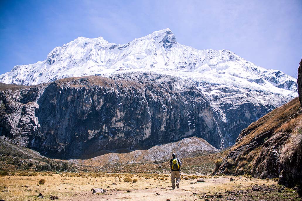 Hiking trail in the Cordillera Blanca