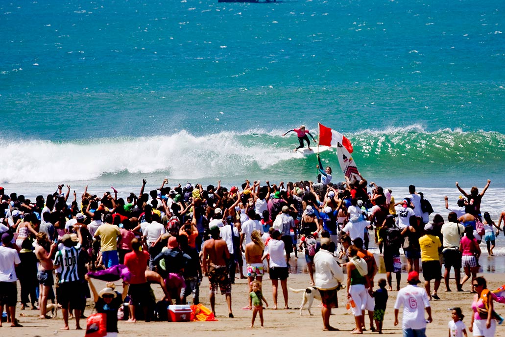 Surfing in Piura