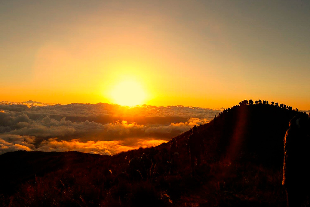 Três Cruzes Douradas