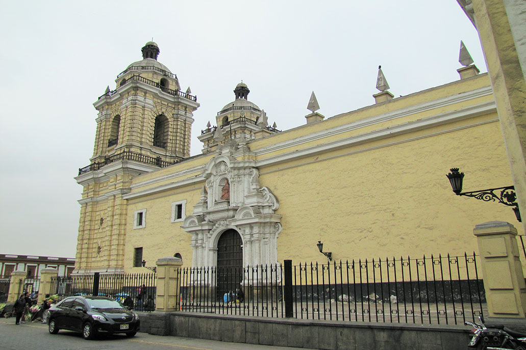 A igreja e convento de São Francisco de Lima (as catacumbas)