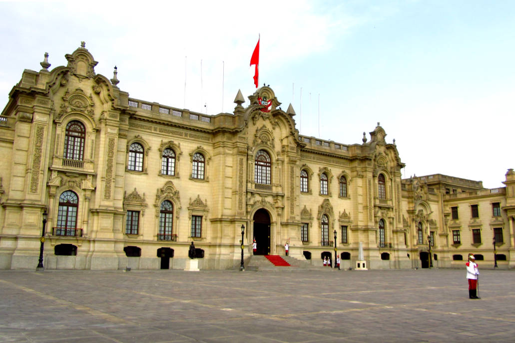 Vista lateral del Palacio de Gobierno del Perú