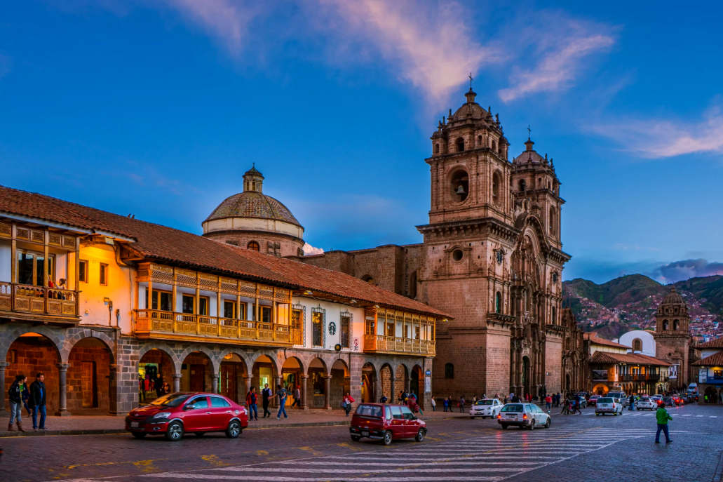 Catedral cerca de la plaza de armas de Cusco