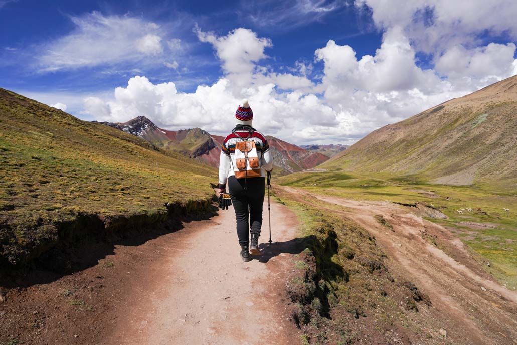 Turista rumbo a la Montaña de 7 colores