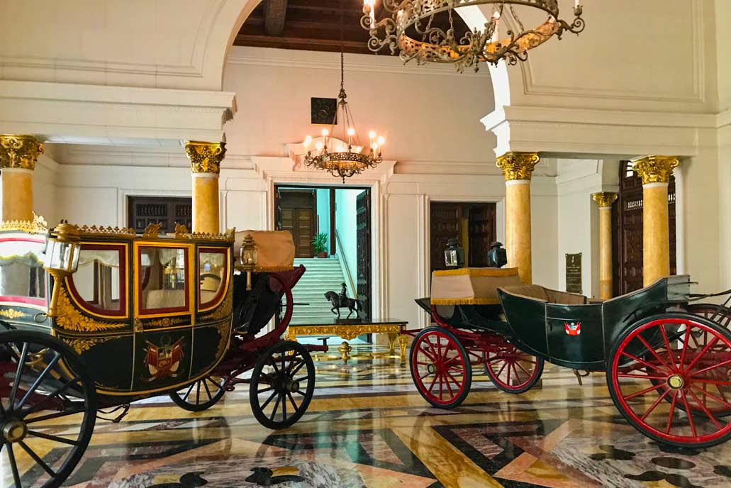 Carruagens de inverno e verão no Salão Jorge Basadre