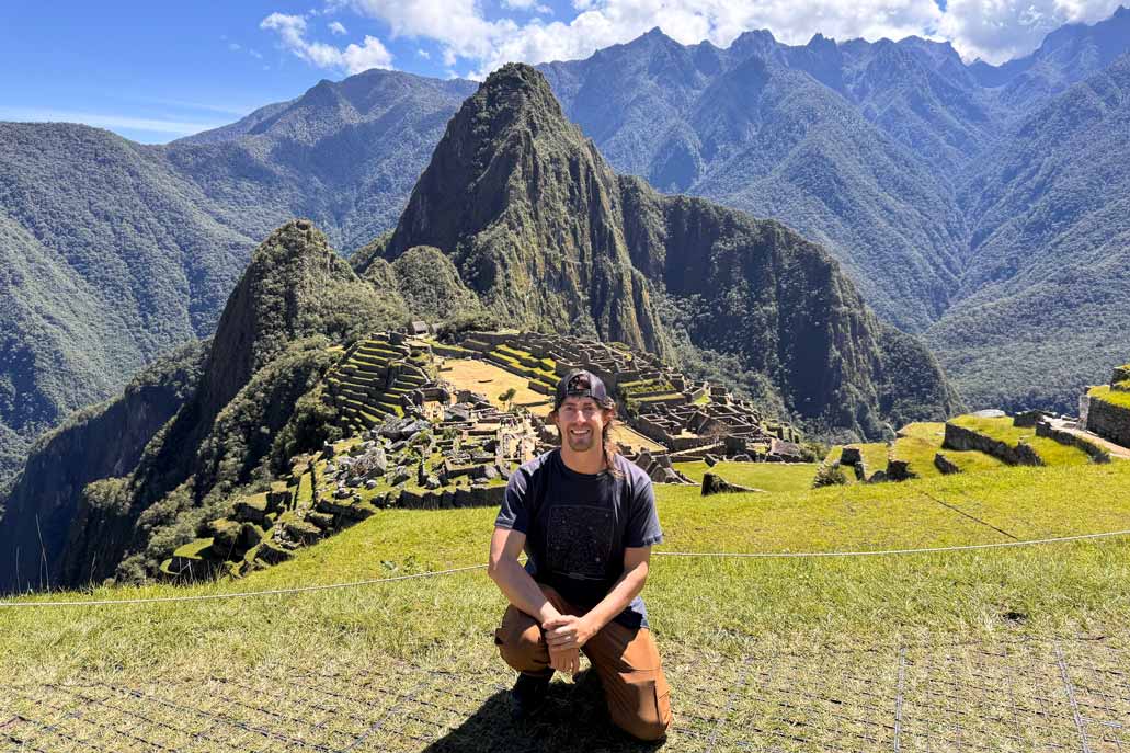 Foto clássica de um turista em Machu Picchu