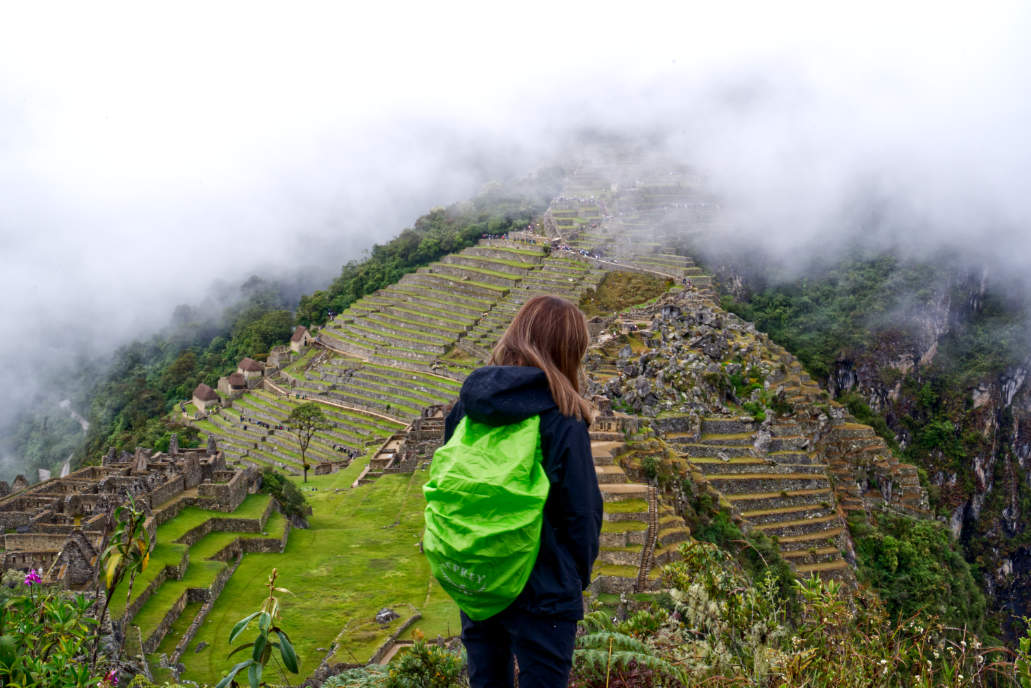Observando la ciudadela Inca en la ruta al Huchuy Picchu