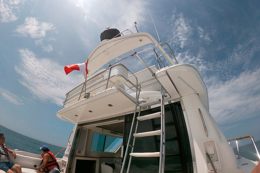 Iate particular para as Ilhas Palomino em Lima