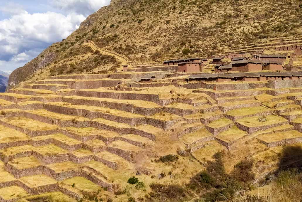 Vista frontal de Huchuy Qosqo